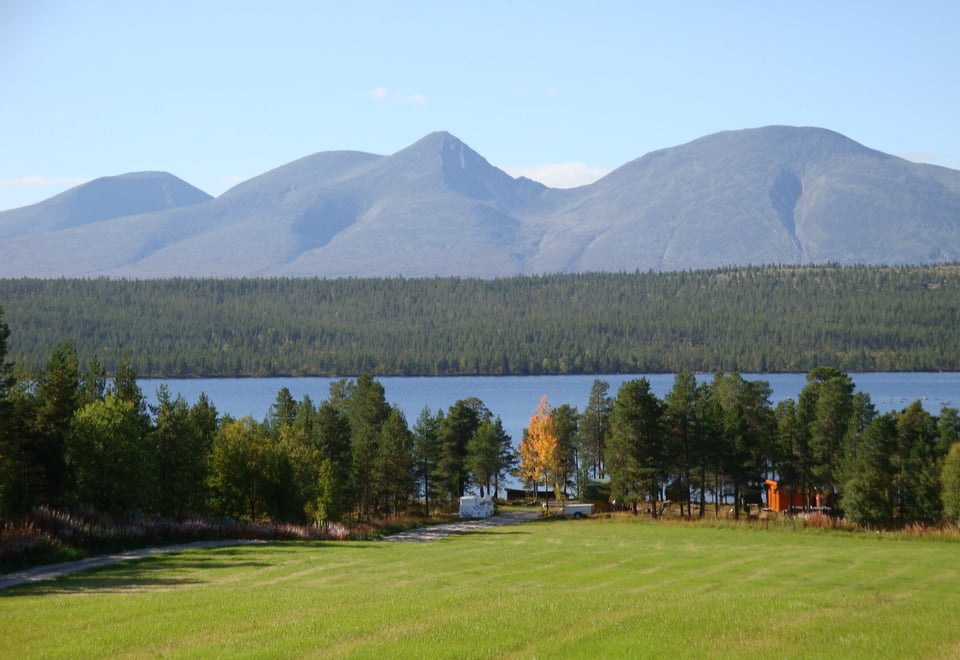 
Lage Sundet, styreleder
Adr.: Sølensstua.
2440 Engerdal
Tlf. 95 94 36 85
Sølenfjellet- 1755 m 
Sommer 2010