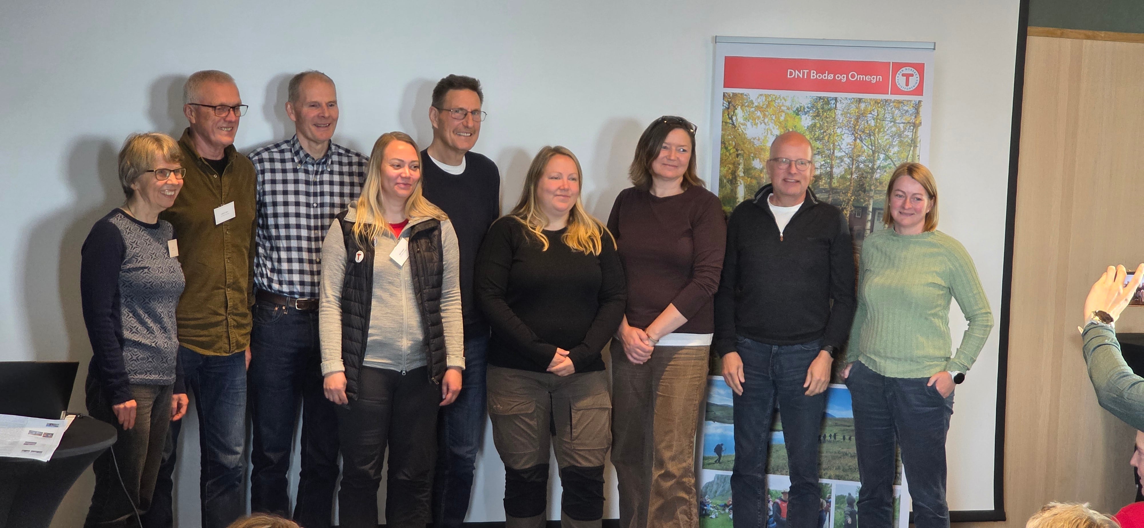 11 personer p&aring; et podium