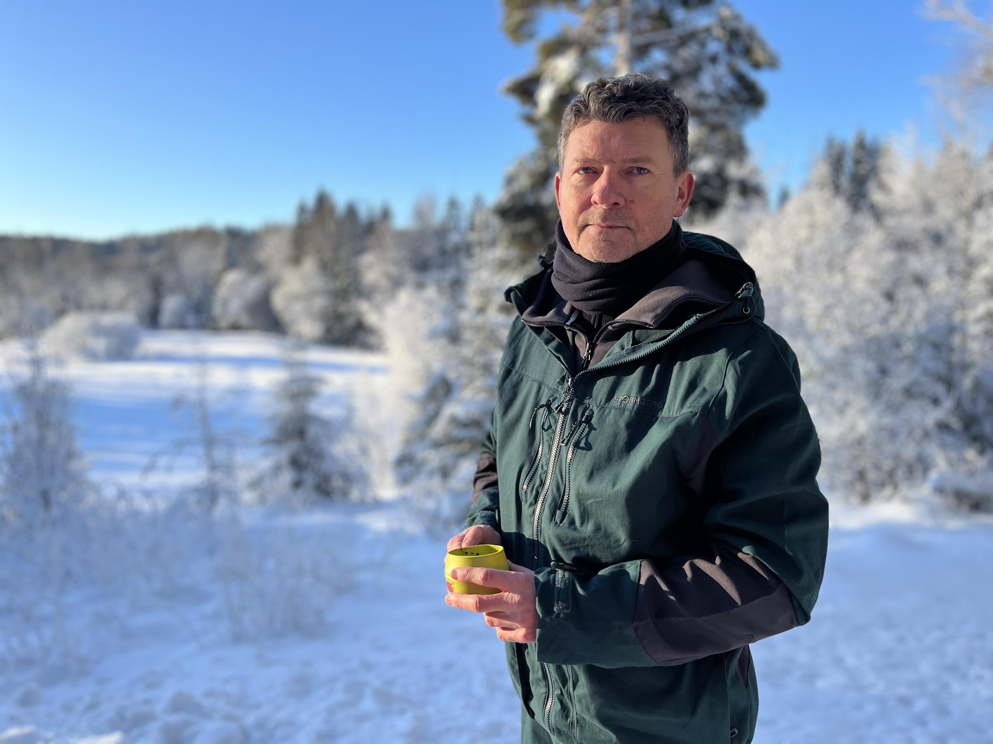 person ute i naturen p&aring; vinteren