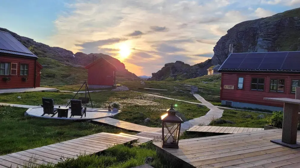 Utedusj ved inngangspartiet til Stranddalen turisthytte.