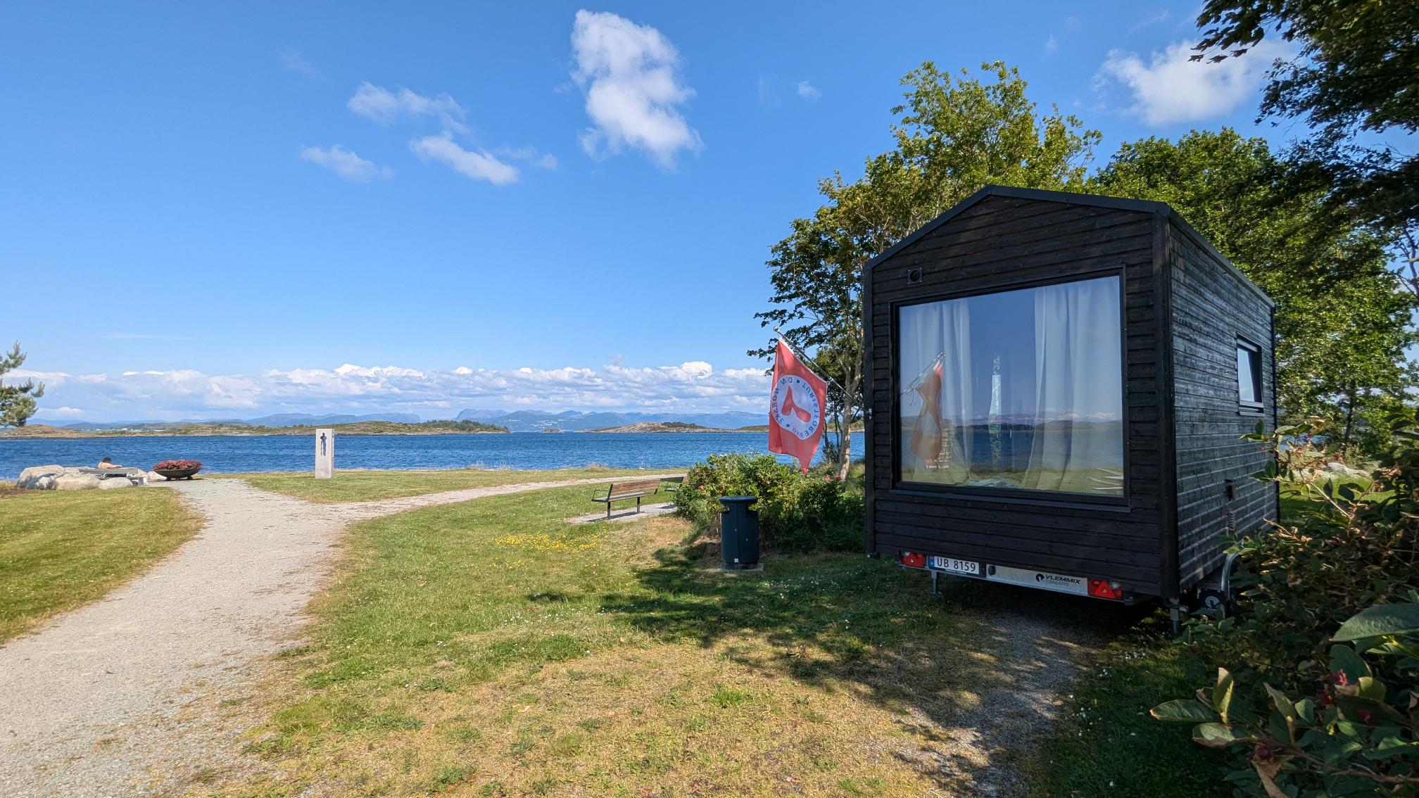 Hytte ved strandlinje