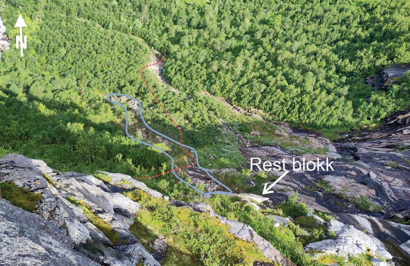 Flyfoto hvor utl&oslash;ssone for ras er tegnet inn
