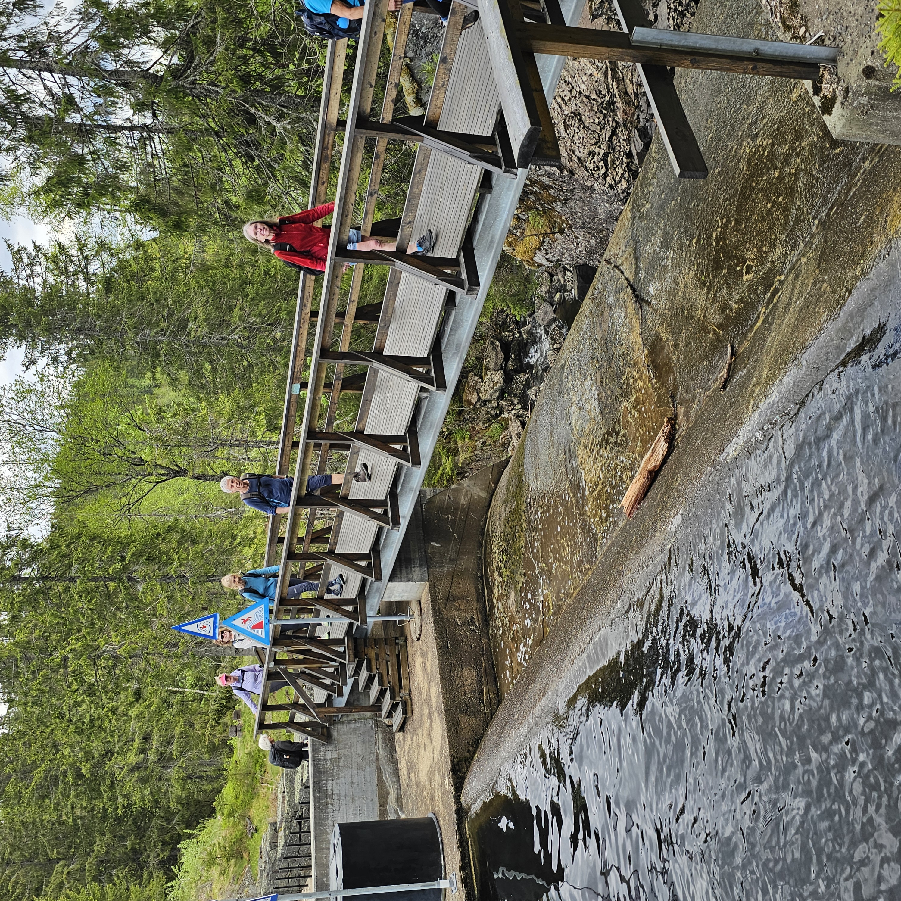 Passering av dammen mellom Nordre og Søndre Heggelivann. Foto Per H. Stubbraaten