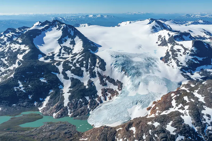 Austre Okstindbre av fotograf  Lars Westvig/Visit Helgeland