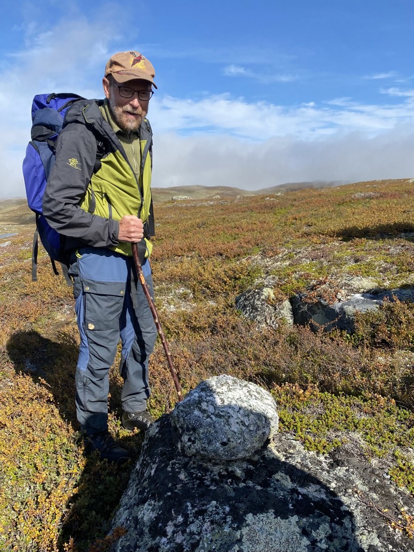 Lokalkjent guide og historieforteller Ragnar Eltun. Foto Torkjell Haugen