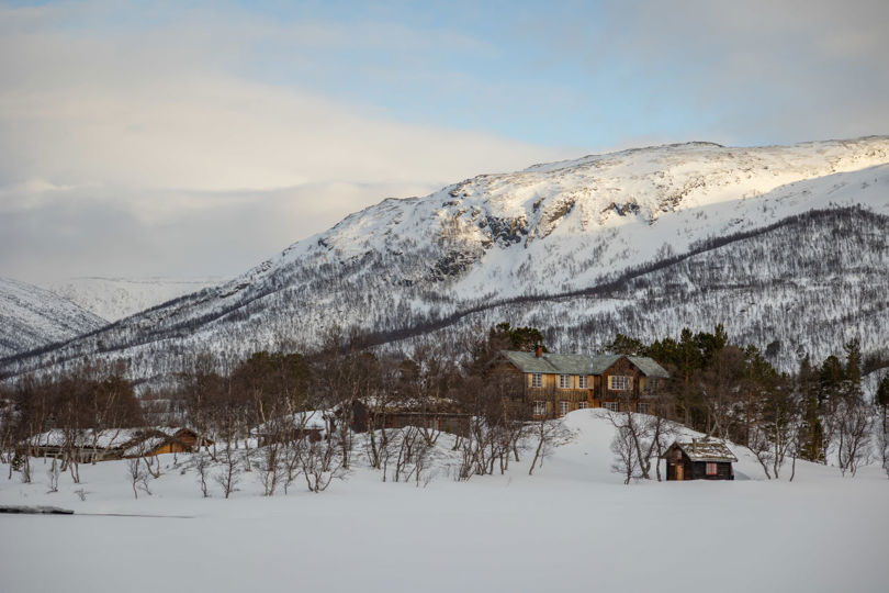 Oversikt over Vangshaugen på vinterstid