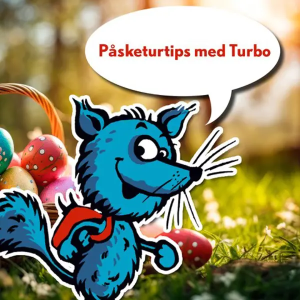 Illustrasjon av blå fjellrev med rød sekk på ryggen, skogbakgrunn og en kurv med påskeegg