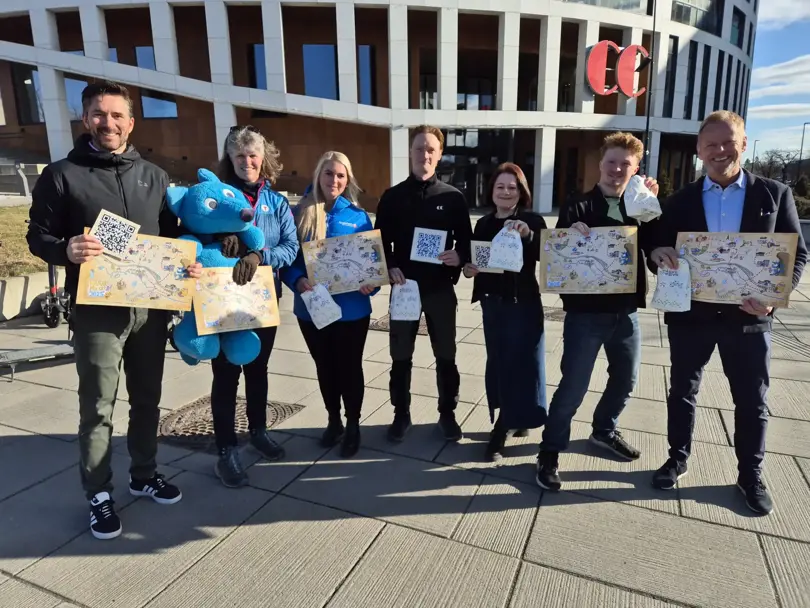 Mange personer som står utenfor CC Hamar