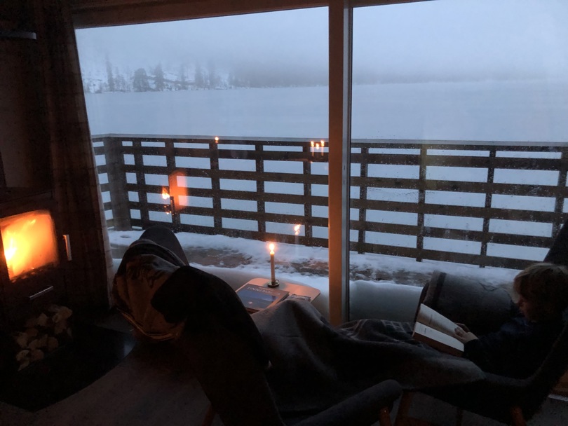Sånn kan en kveld på Damhytta se ut i vinter.