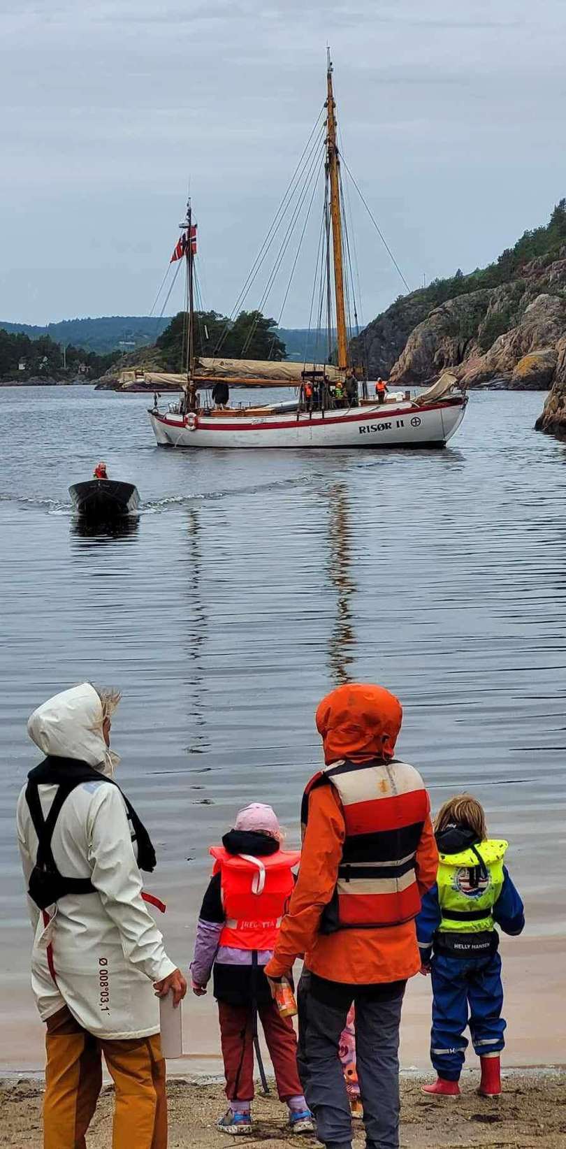 På vei inn for å hente en ny gruppe som skulle på tokt med Risør 2.