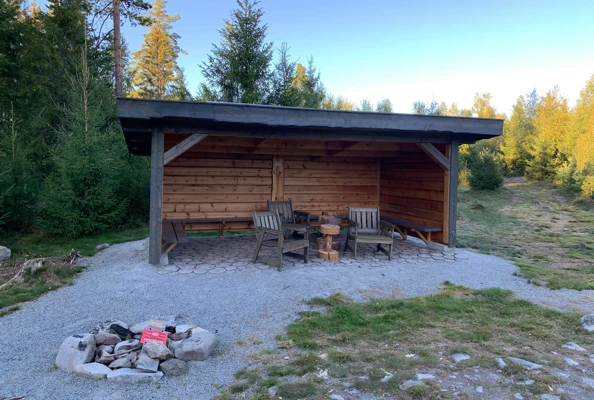 Gapahuken ved Farmenkoia.