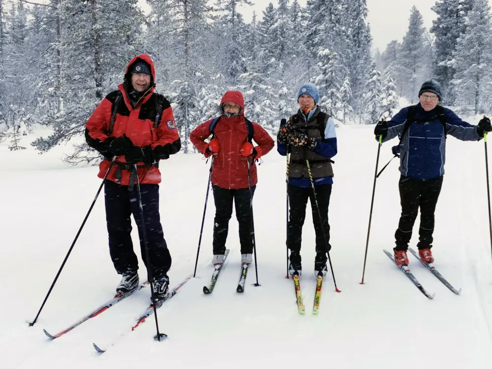 Fire deltagere fra Onsdagsgruppa på tur i snøføyke