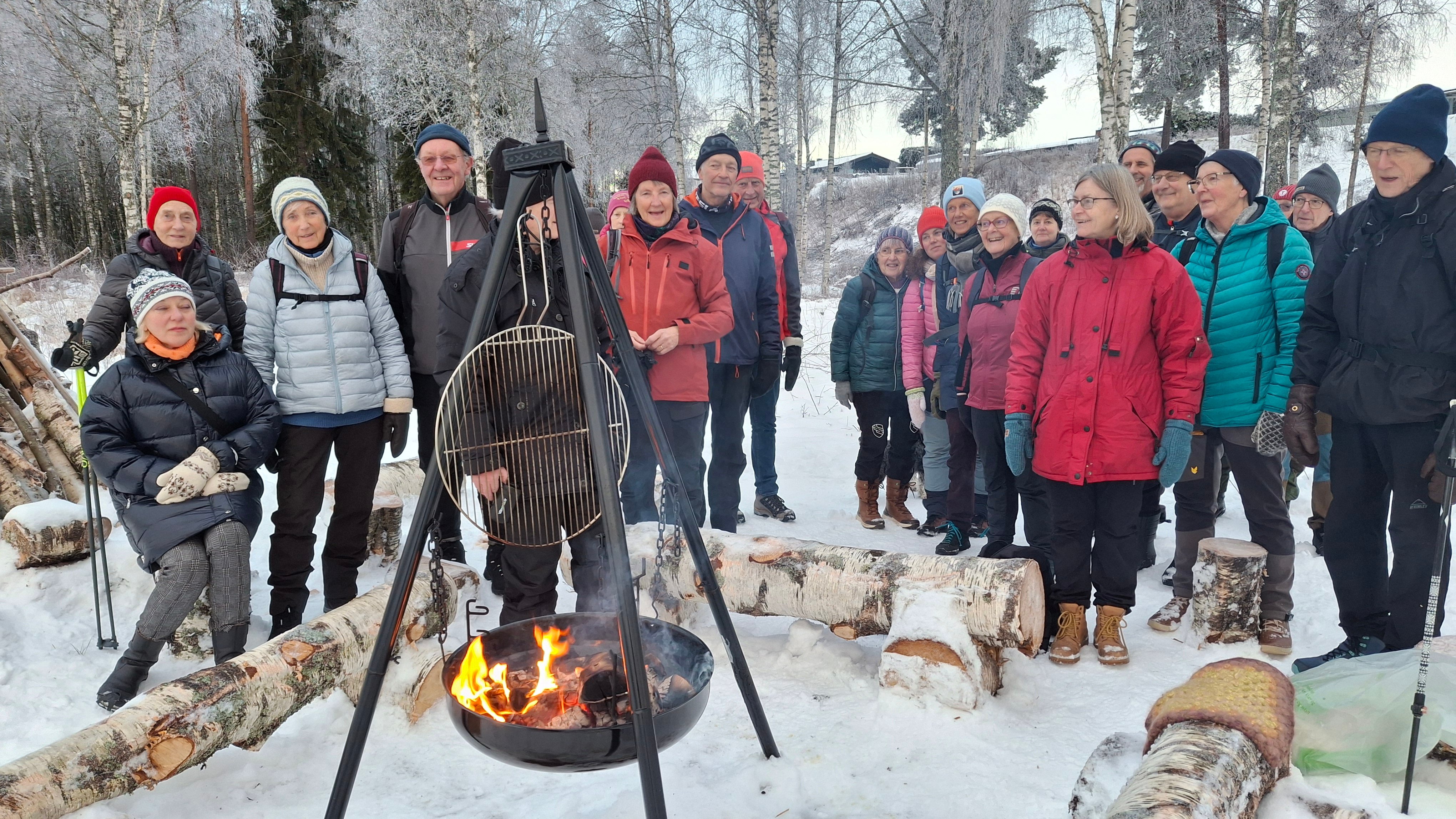 Turgjeng rundt bålpanne vinterstid
