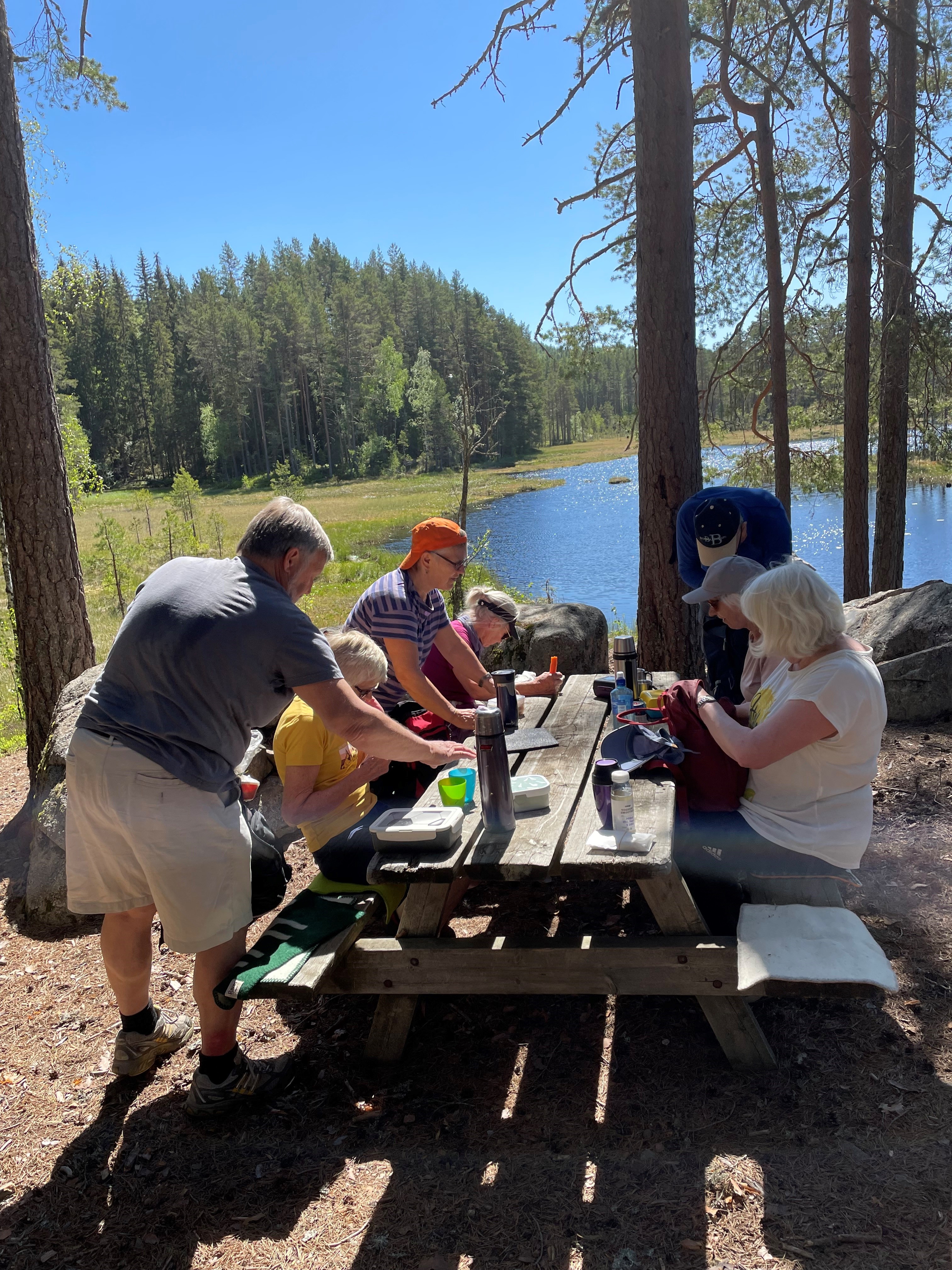 Rasting turgruppe en fin sommerdag