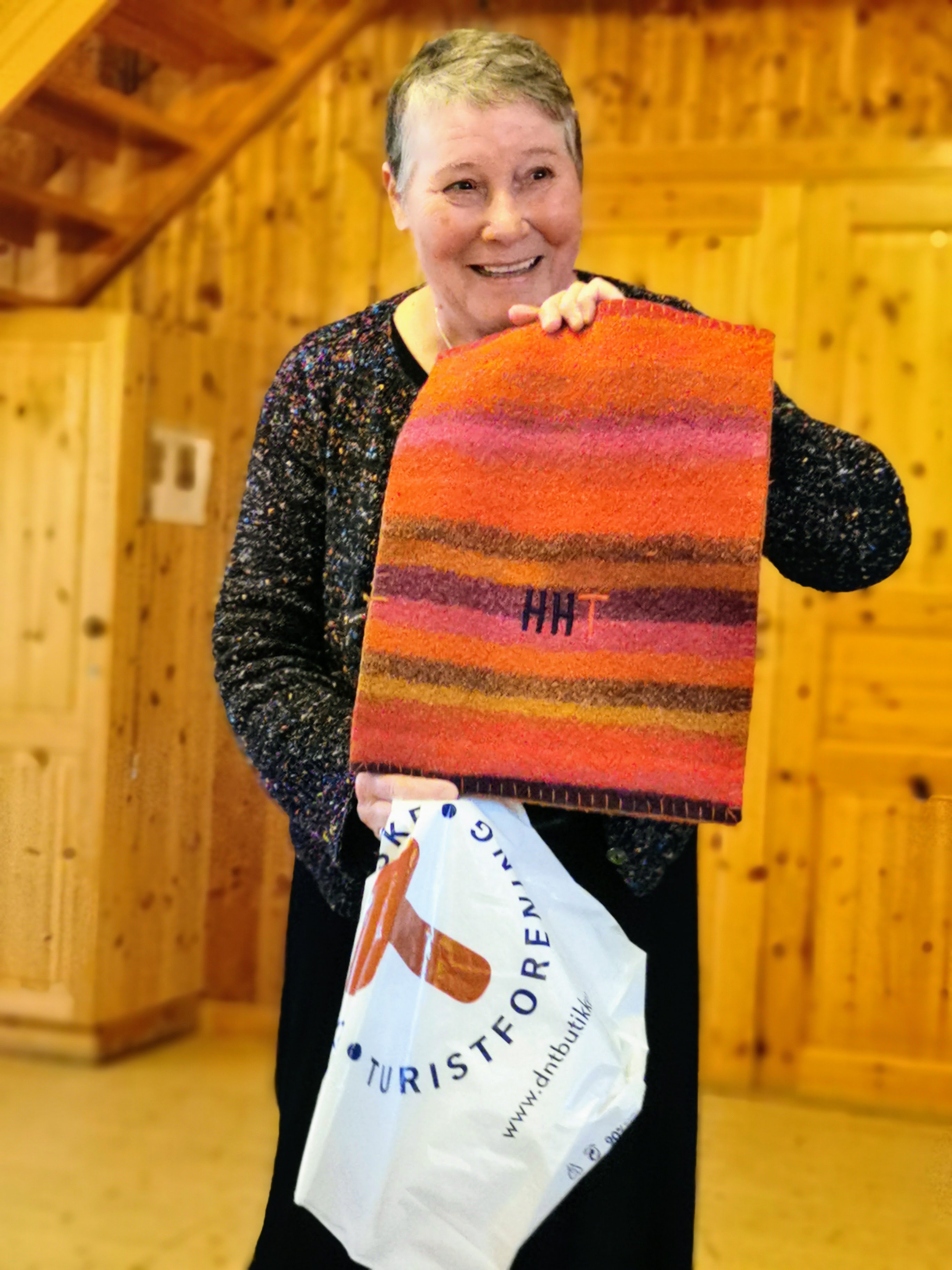 Dame takkes av som turleder.