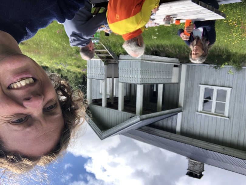 En liten spisepause i dugnadarbeidet
