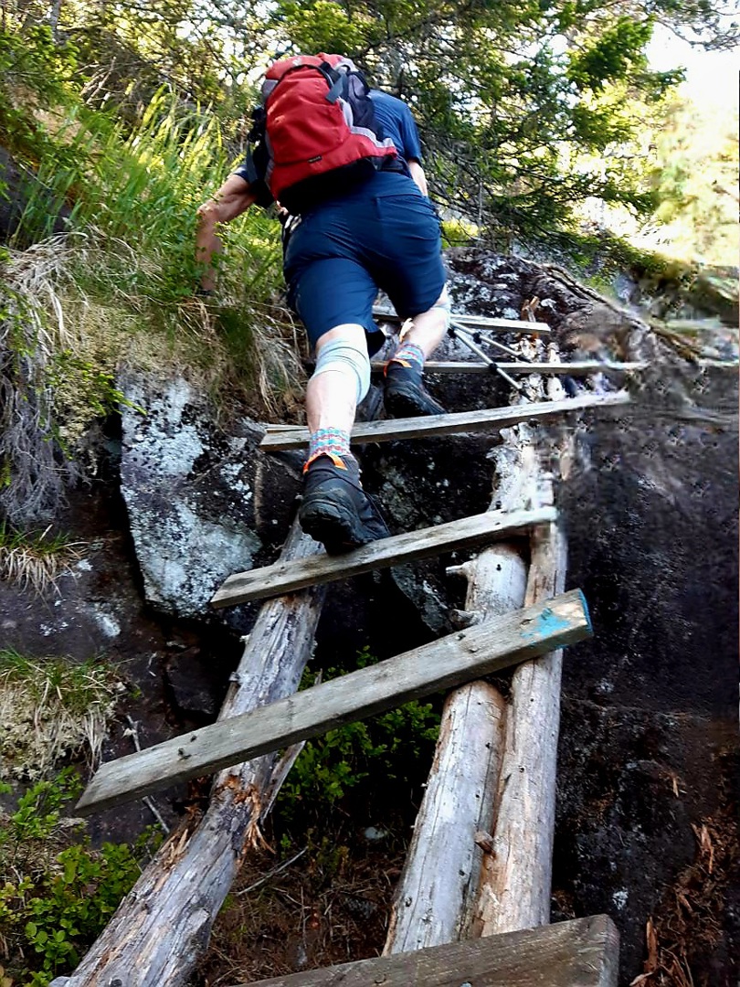 Krevende sti langs Hoggtjern. Foto Kristian Magnussen