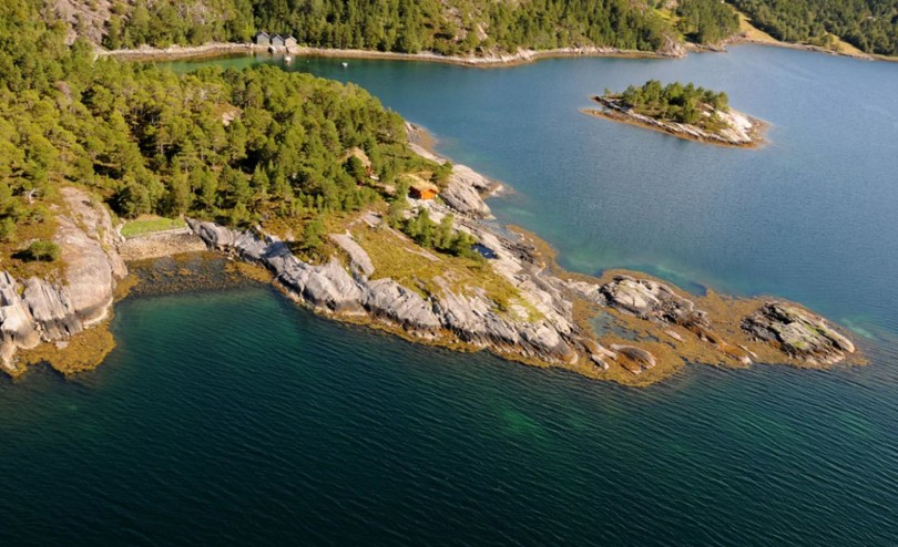 Imarbu ligger fint til ved sjøen