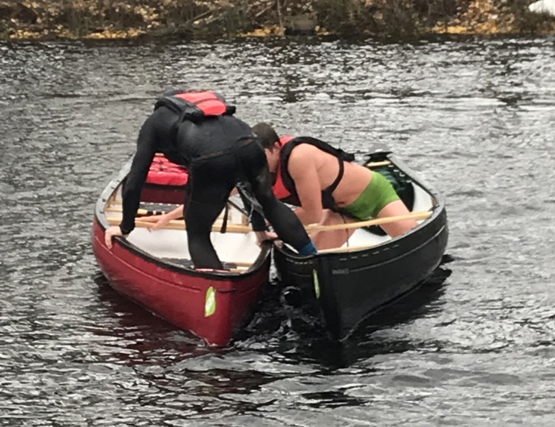 Ulik bekledning til redningsøvelsen.