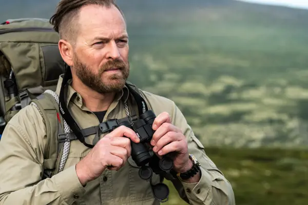 Tirsdag 12. november inviterer vi til vårt tradisjonelle høstmøte. Høstmøtet er åpent for alle og er uten påmelding. Denne gangen skal vi få lære mer om naturfotografering. Roger Brendhagen, internasjonal naturfotograf oppvokst på Ilseng, vil gi deg en innføring i en spennende verden ved hjelp av objektiver.  Roger viser bilder og forteller om sine reiser og ekspedisjoner rundt om verden. Du vil få generelle tips og praktiske råd om naturfotografering.   Les mer om Roger Brendhagen her  Underveis blir det pause med kaffeservering.    Deretter blir det informasjon fra HHT: Rolf Kjellmo: Utsiktårnet i Løten Charlotte Wahlquist: Turboklubbene i Barnas Turlag Margrete Ruud Skjeseth: Historisk vandrerute   Møtet er ferdig ca kl. 21:00.  Velkommen til alle!  Sted: Auditorium 2 på Høgskolen i Innlandet (Holsetgata 31, Hamar)  Tidspunkt: Kl.18.30 til ca kl. 21:00