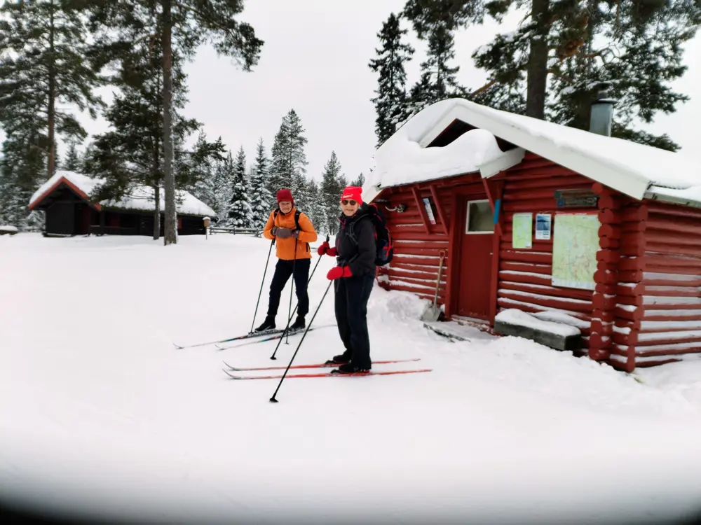 To deltagere på Onsdagsgruppa ved Vollkoia.