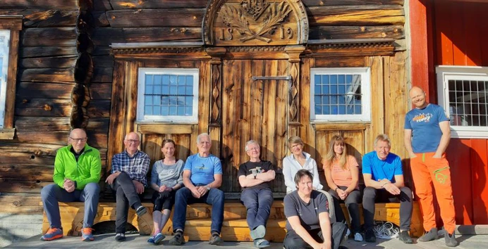 Steinar Skjetne, Bengt Arntsen, Ingvild Værnes, Jostein Haugbjørg, Arne Rønning, Kirsti Stamnes, kokk Tove Stormo (sittende foran), Trine Dyrdal, Bjørn Lauritzen og Eskil Følstad. Foto: Randi Horghagen 