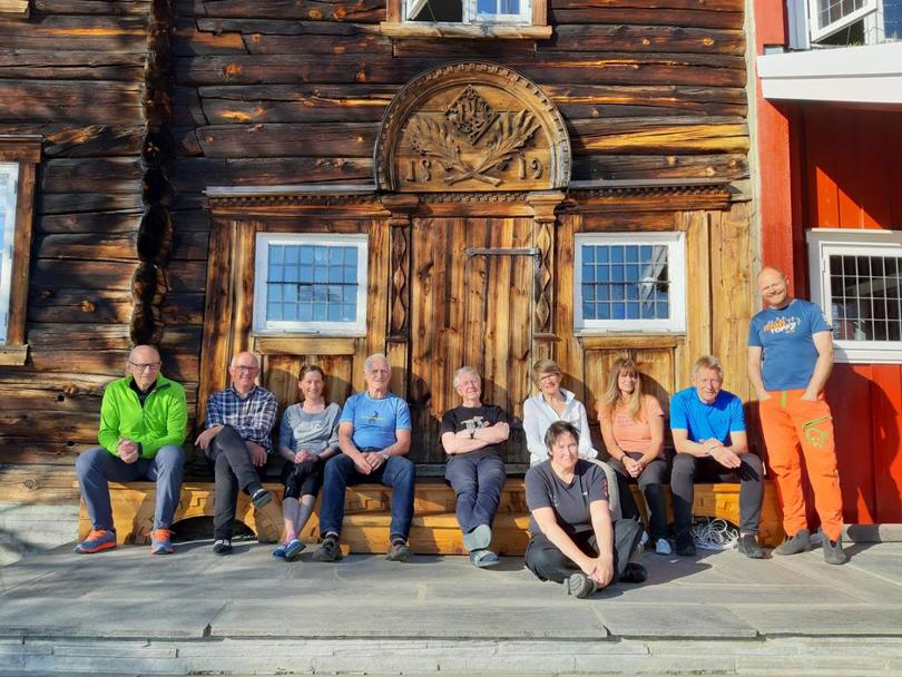 Steinar Skjetne, Bengt Arntsen, Ingvild Værnes, Jostein Haugbjørg, Arne Rønning, Kirsti Stamnes, kokk Tove Stormo (sittende foran), Trine Dyrdal, Bjørn Lauritzen og Eskil Følstad. Foto: Randi Horghagen 