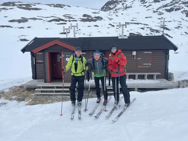 På ski utenfor Snytindhytta
