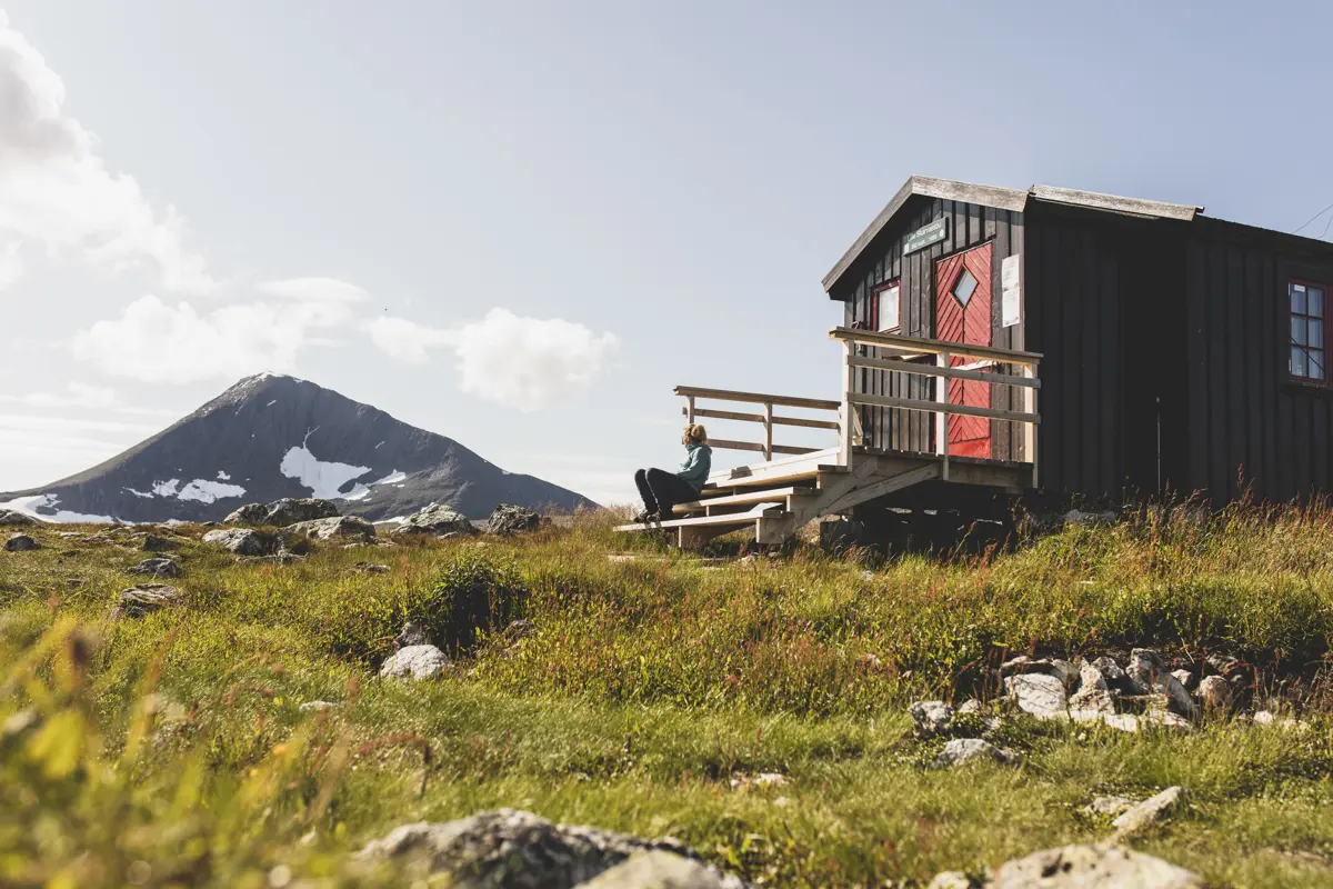 Skarvassbu og Tromsdalstind