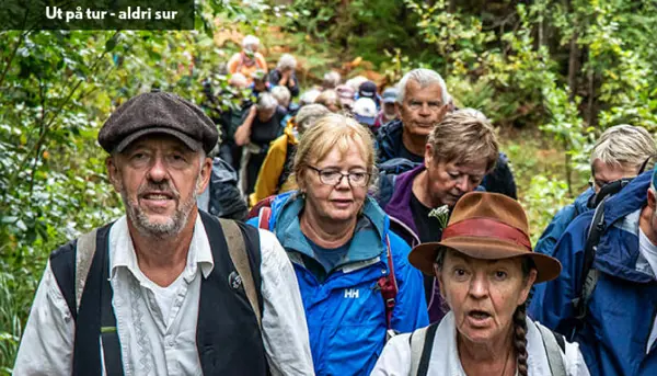 Mennesker på tur på sti
