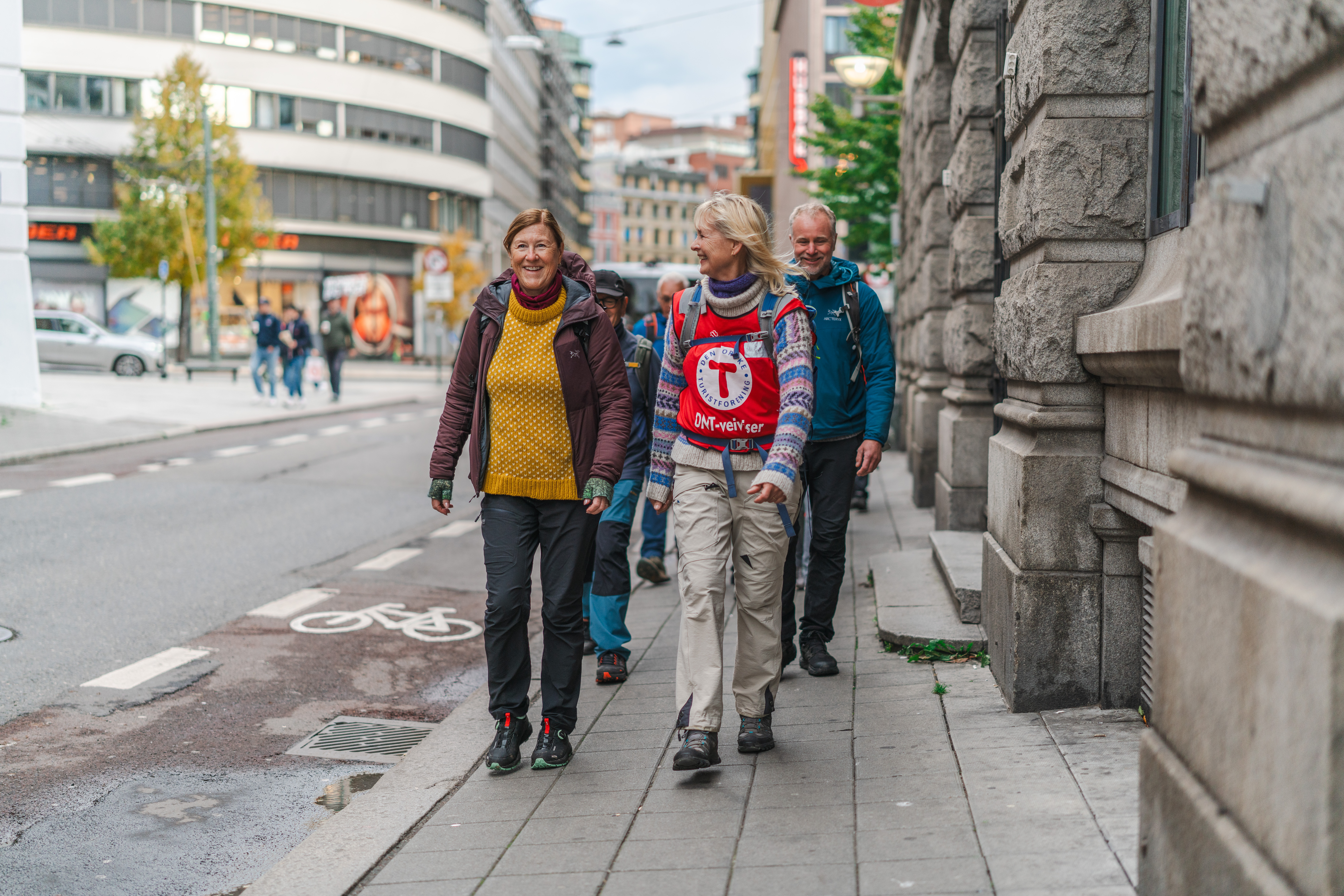 personer som er ute å går i oslo by