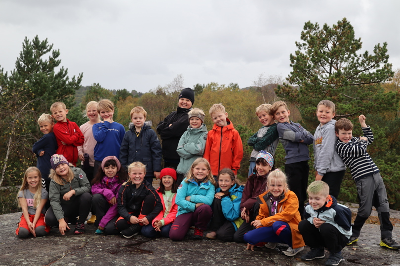 Skoleklasse som har vunnet gratis buss er på topptur