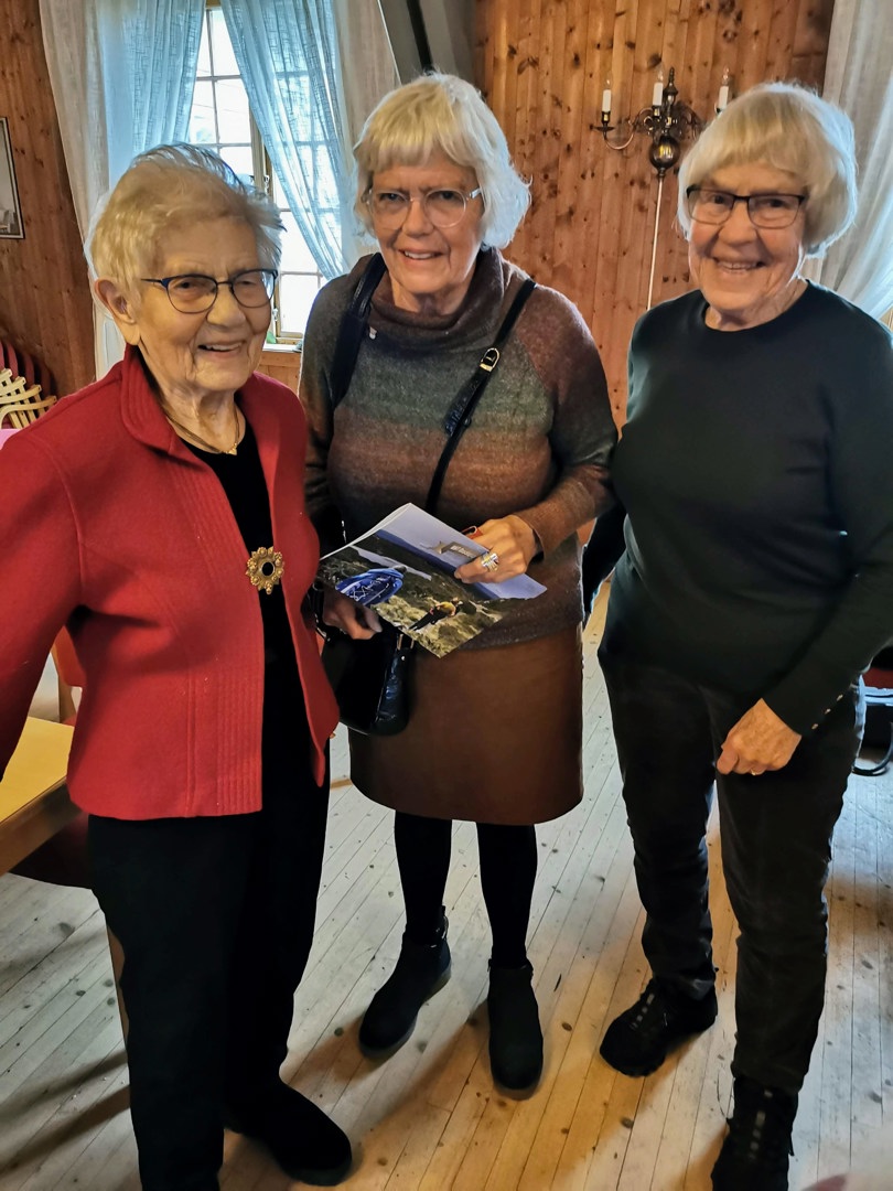 Sigrid Brox Haugen 97 år med dattera og Anne Nilsen