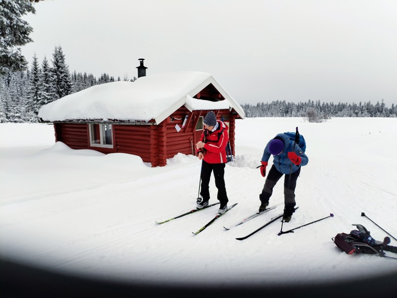 Utfordring med å ta på ski.