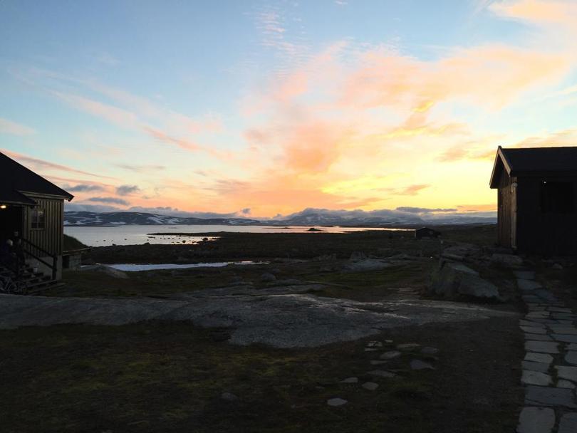 DNT-hytta Sandhaug ligger idyllisk til på Hardangervidda.