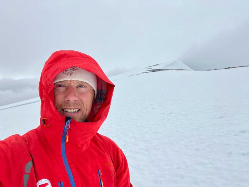 Henning på vei opp til Glittertind - Norges nest høyeste topp på 2465 moh. 