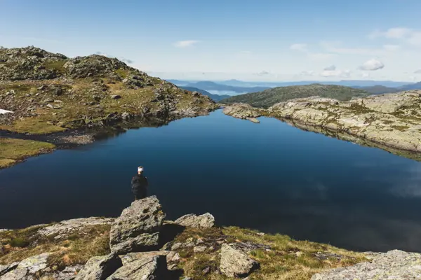 Bilde av vann mellom Blomstølen og Storavassbu
