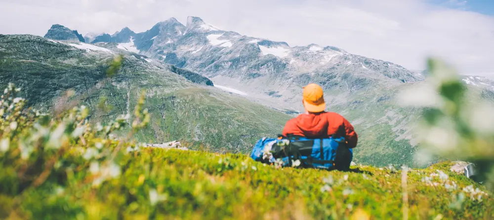 Andre uken av minutt for minutt gikk fem dager gjennom Jotunheimen. Bildet er fra turen fra Skogadalsbøen og ned mot Fleskedalen. Utsikt mot Hurrungane. 