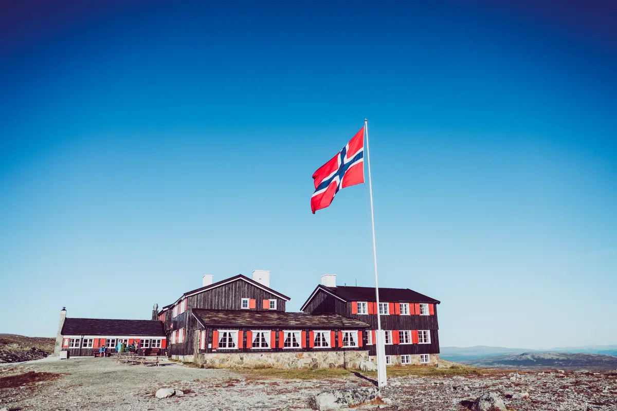 Bilder fra Erna Solbergs besøk på Snøheim september 2020. Statsministeren fikk innspill fra reiselivet i regionen om hvordan koronaen har påvirket turistnæringen i Nord-Gudbrandsdalen.