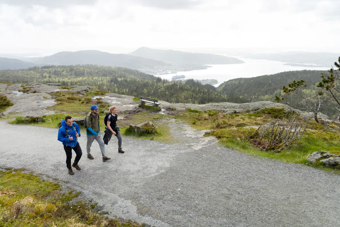 På vei mot Rundemanen. 7-fjellsturen 28. mai 2023.