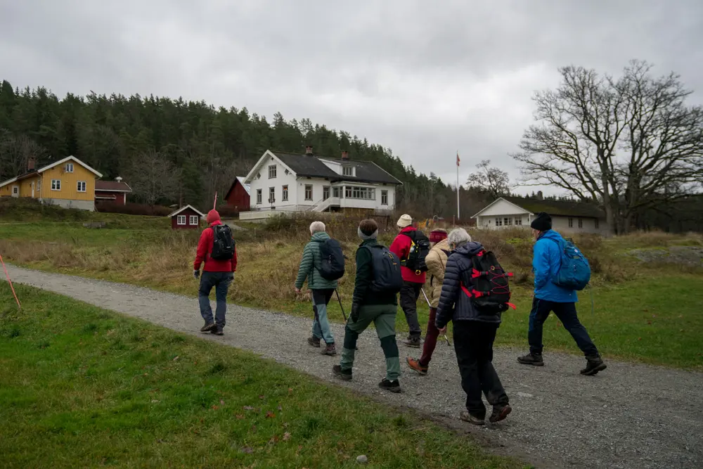 Turbussen tirsdag 15.11. Tur fra Oppegård kirke til Breivoll Gård