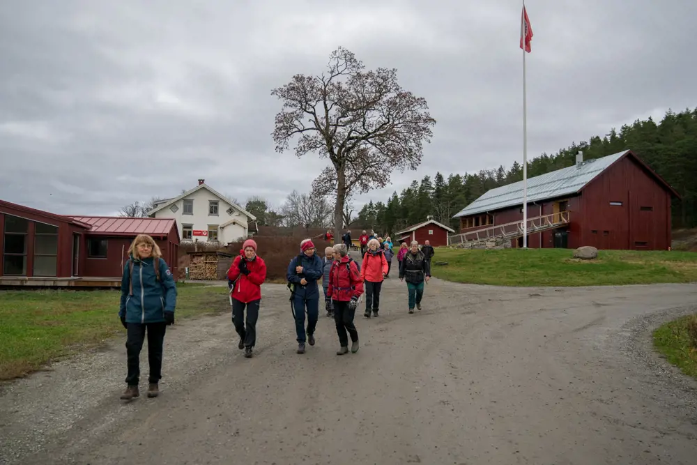 Turbussen tirsdag 15.11. Tur fra Oppegård kirke til Breivoll Gård