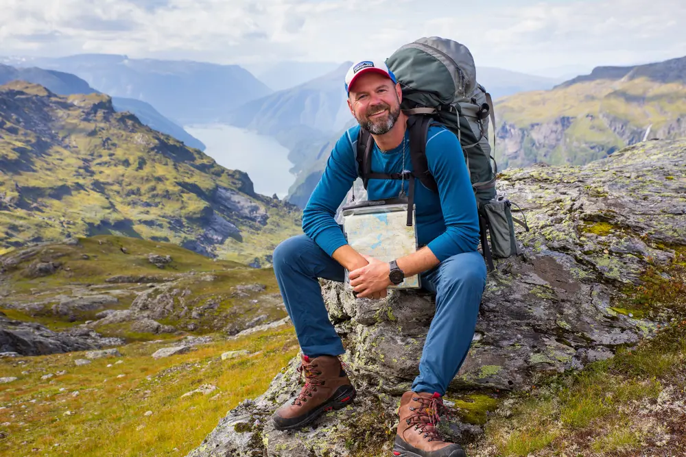 Dag Terje Klarp Solvang leder fellestur fra Hallingskeid til Osa, Historisk Vandrerute på vestlandet, august 2019.