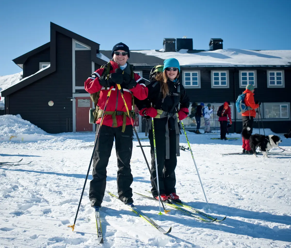 FRA HYTTE TIL HYTTE: Jo Knudsen (43) og Tuva Annette Knudsen (13) koser seg i fjellet og går fra hytte til hytte.