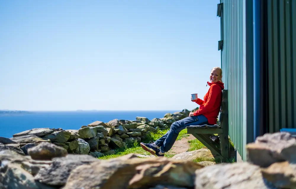 Fjøløy turisthytte, 27. april 2022. Agnethe Larsen på bildene.