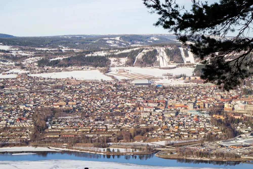 #lillymandag
Lokal lavterskel tur med bål og marshmellows til et av Lillehammers perler, Korpeberget.