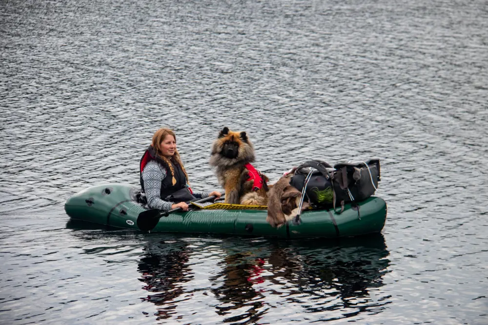 Packrafttur i Stor-Drakstsjøen i Trøndelag.