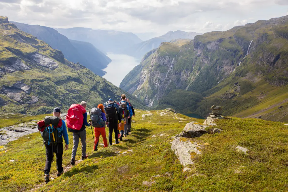 Dag Terje Klarp Solvang leder fellestur fra Hallingskeid til Osa, Historisk Vandrerute på vestlandet, august 2019.