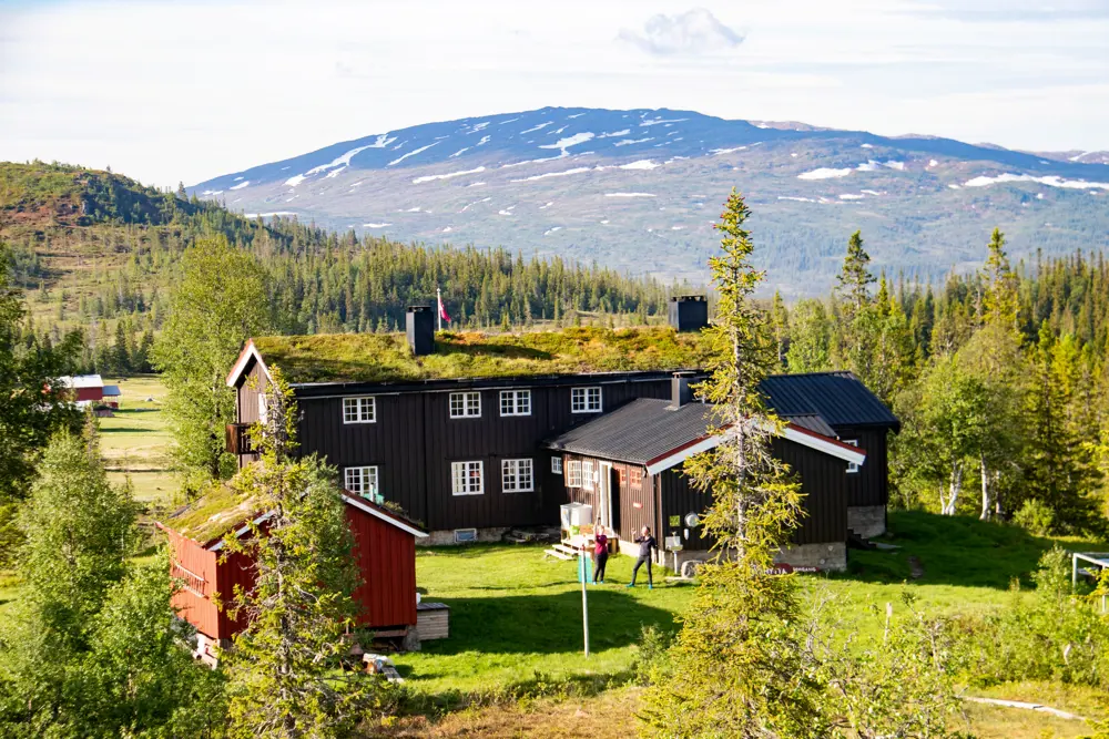 Varelevering til Schulzhytta før åpning av sommersesongen 2021.