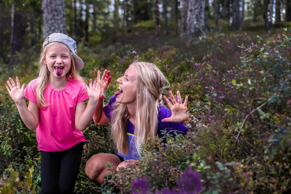 Helt på bærtur i Romerikssåsen.  Finalister i fotokonkurransen. Sommer 2016. Familietur. 